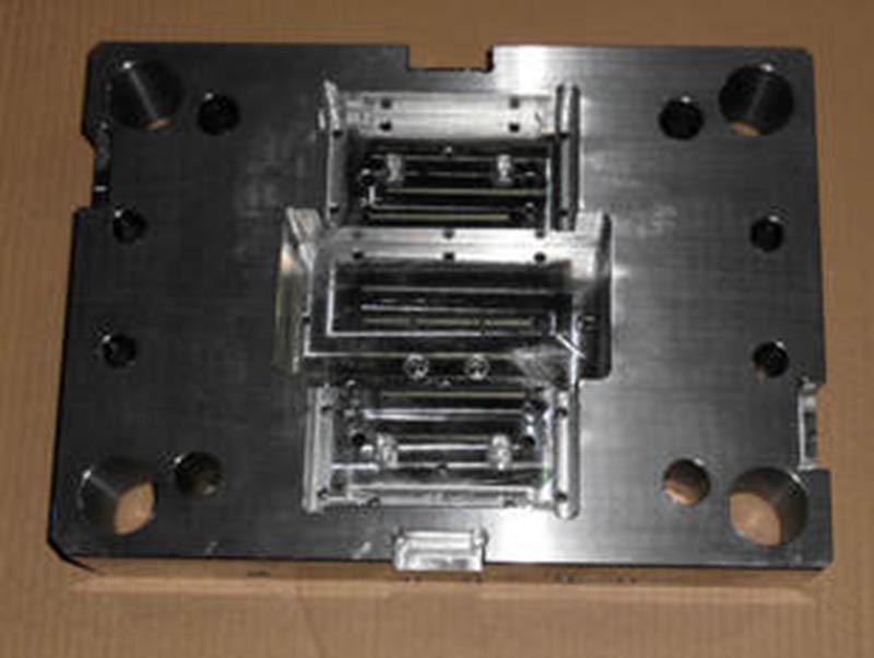 易门精密塑料模-06